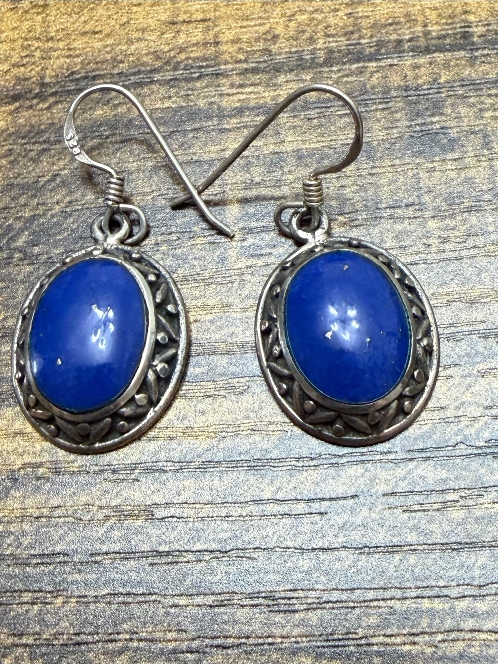 Vintage Sterling Silver Lapis lazuli earring